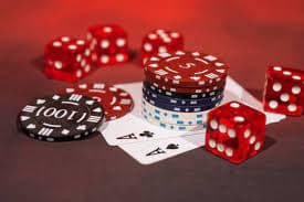 Antarmuka aplikasi mobile home 4d menampilkan menu permainan slot dan live-dealer